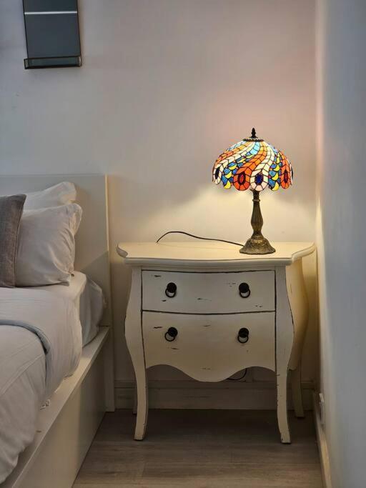 Peaceful And Elegant Appartement Londen Buitenkant foto