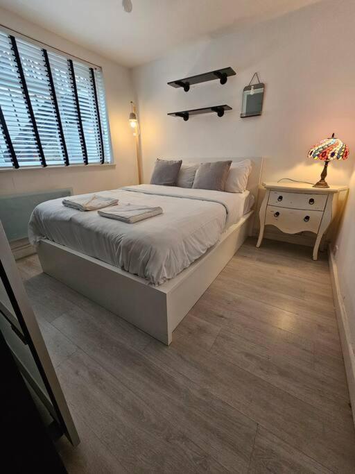 Peaceful And Elegant Appartement Londen Buitenkant foto