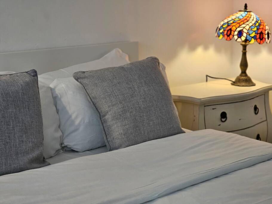 Peaceful And Elegant Appartement Londen Buitenkant foto